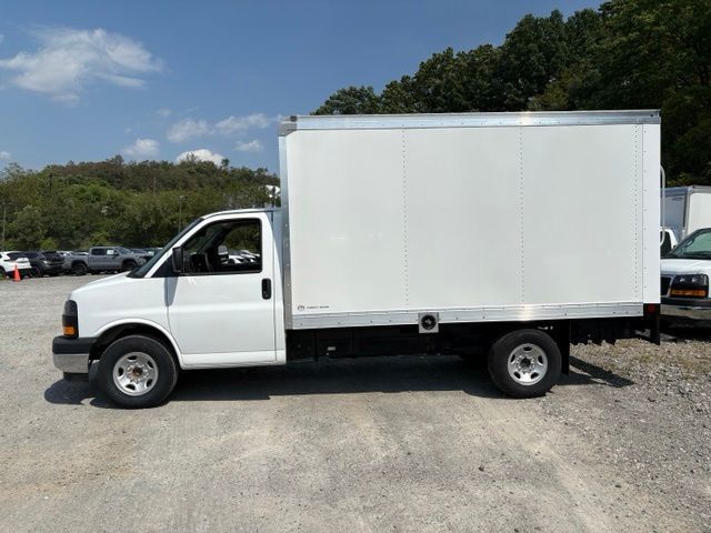 2026 GMC Savana Base