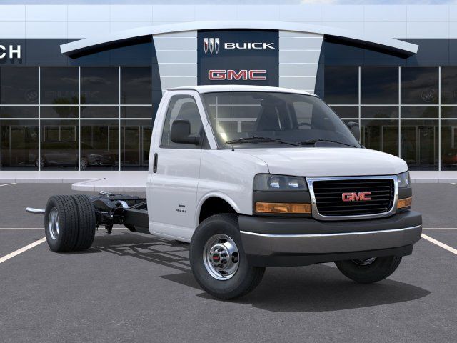 2026 GMC Savana Base