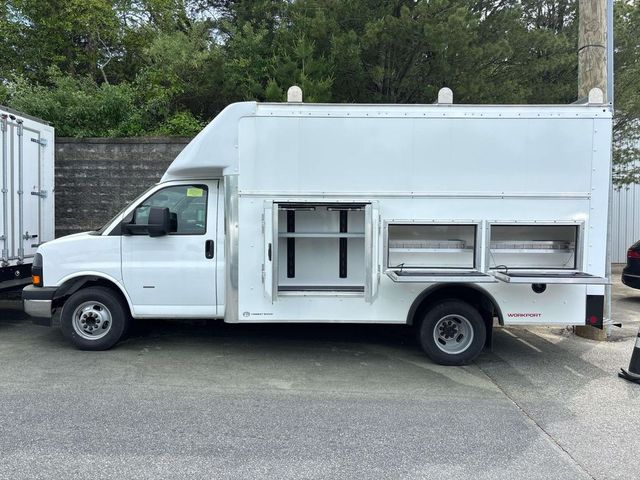 2026 GMC Savana Base