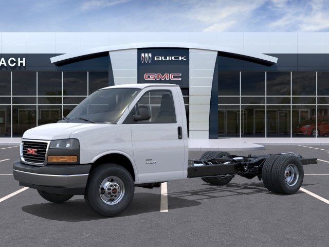 2026 GMC Savana Base