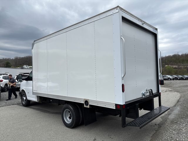 2026 GMC Savana Base
