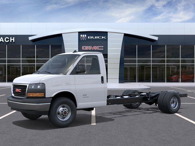 2026 GMC Savana Base