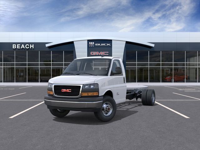2026 GMC Savana Base