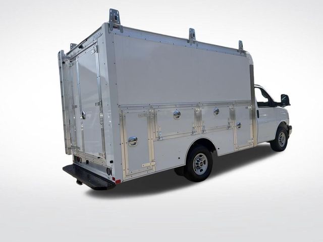 2026 GMC Savana Base