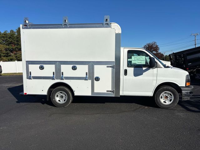 2026 GMC Savana Base