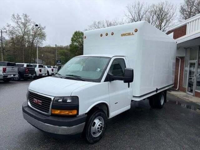 2026 GMC Savana Base