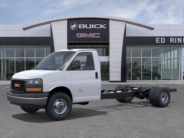 2026 GMC Savana Base