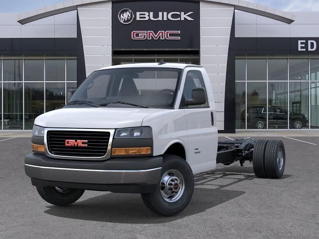 2026 GMC Savana Base