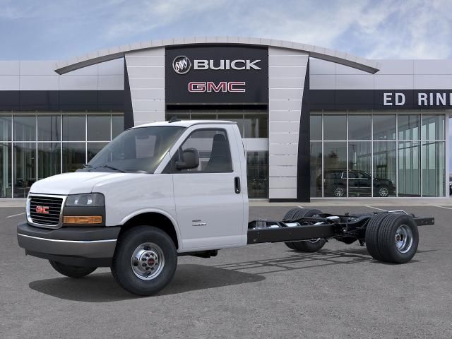 2026 GMC Savana Base