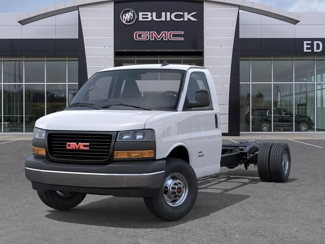 2026 GMC Savana Base