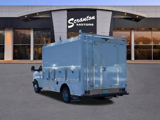 2026 GMC Savana Base