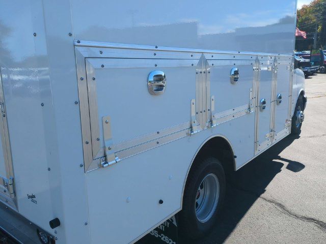 2026 GMC Savana Base