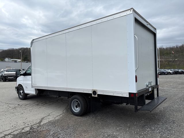 2026 GMC Savana Base