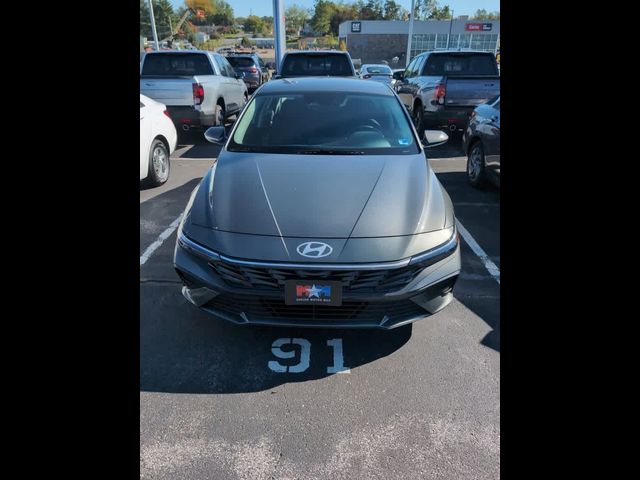 2026 Hyundai Elantra SE