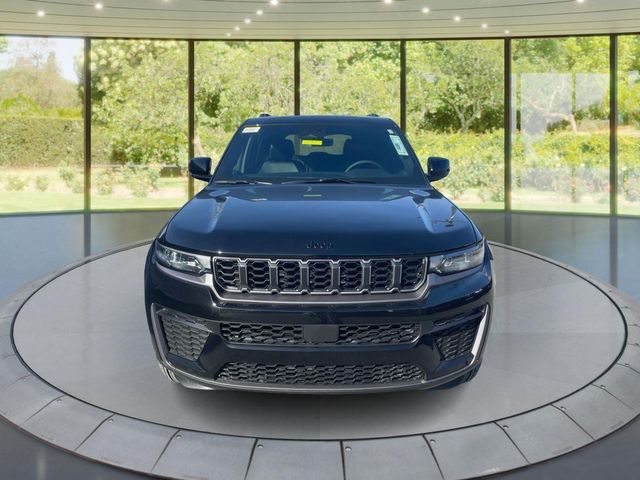 2026 Jeep Grand Cherokee Altitude