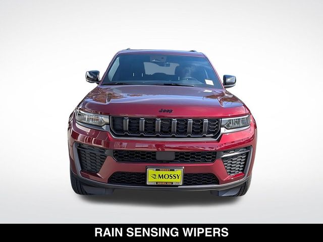 2026 Jeep Grand Cherokee Laredo Altitude