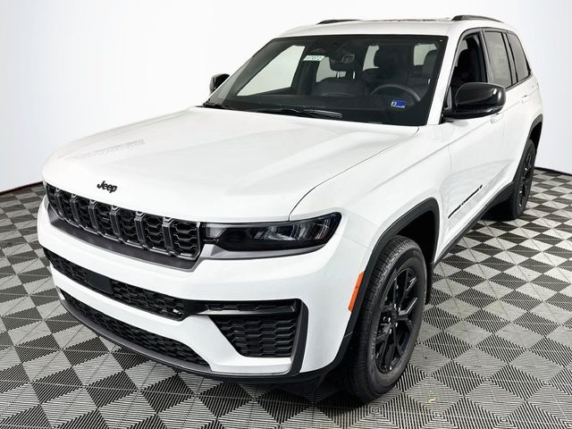 2026 Jeep Grand Cherokee Laredo Altitude