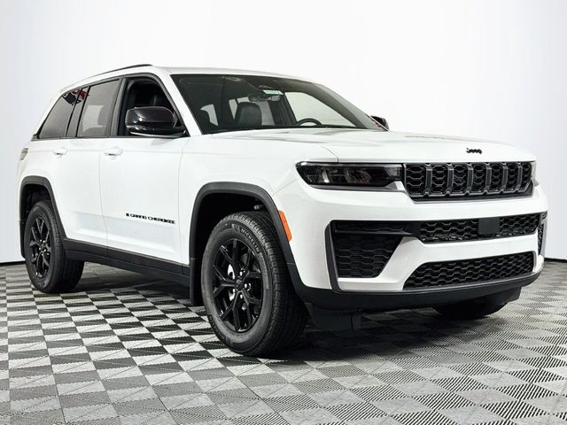 2026 Jeep Grand Cherokee Laredo Altitude