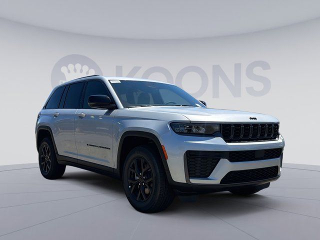 2026 Jeep Grand Cherokee Laredo Altitude