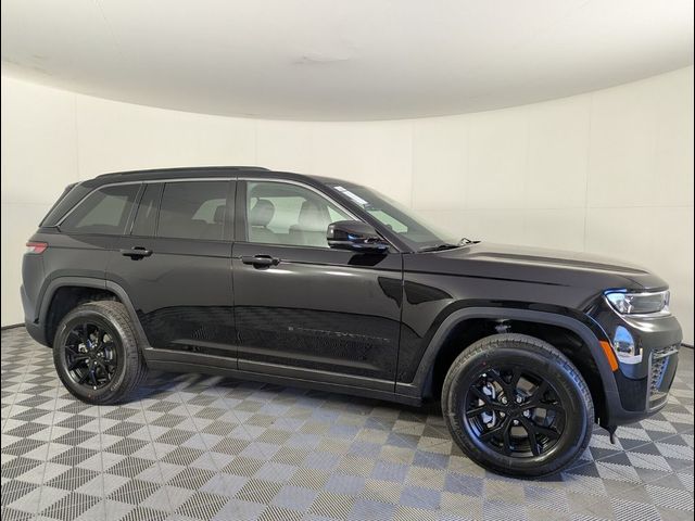2026 Jeep Grand Cherokee Laredo Altitude