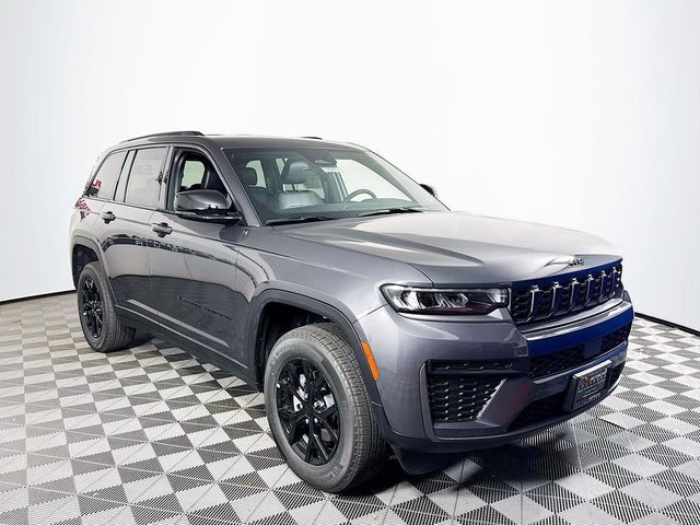 2026 Jeep Grand Cherokee Laredo Altitude