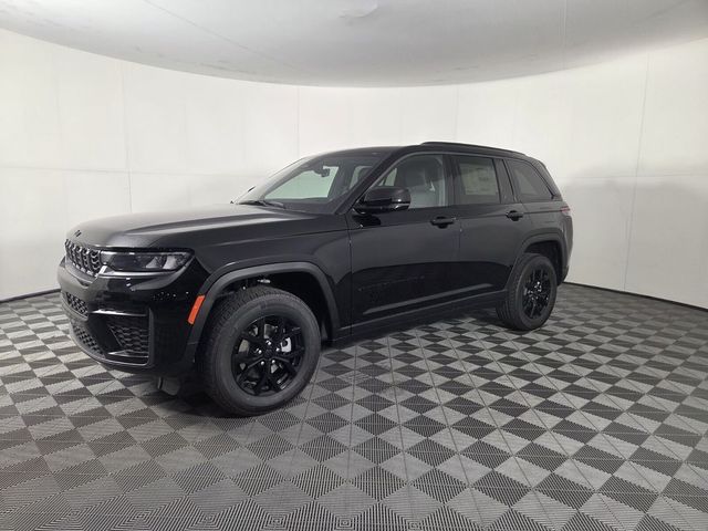 2026 Jeep Grand Cherokee Laredo Altitude