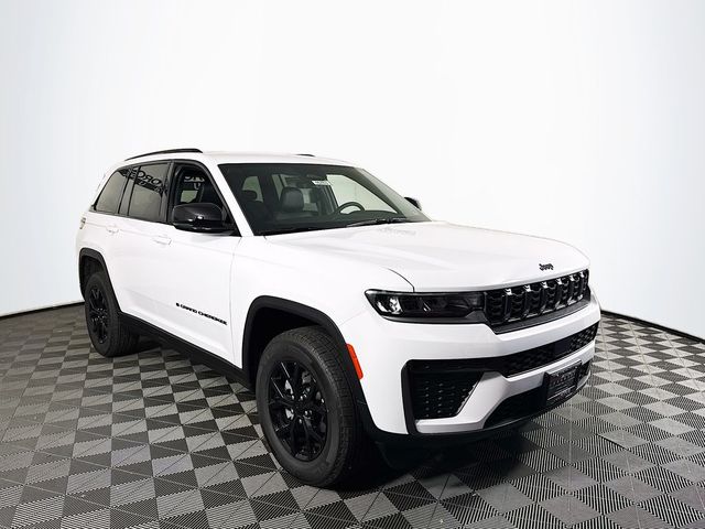 2026 Jeep Grand Cherokee Laredo Altitude