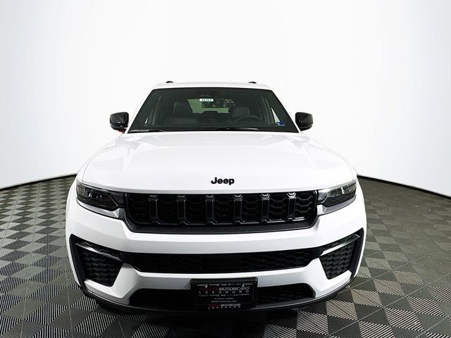 2026 Jeep Grand Cherokee Laredo Altitude