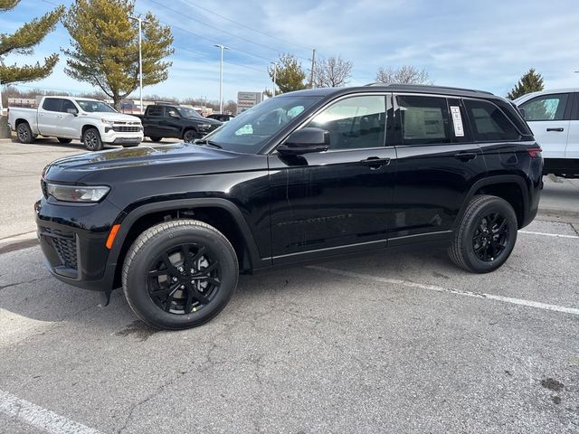 2026 Jeep Grand Cherokee Laredo Altitude