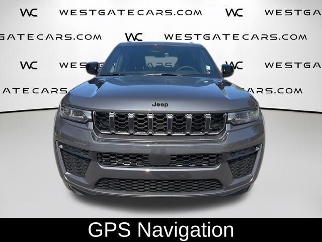 2026 Jeep Grand Cherokee Laredo Altitude