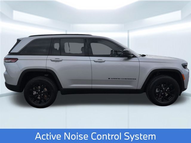 2026 Jeep Grand Cherokee Laredo Altitude