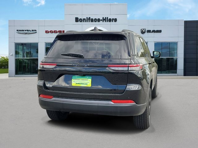 2026 Jeep Grand Cherokee Laredo Altitude