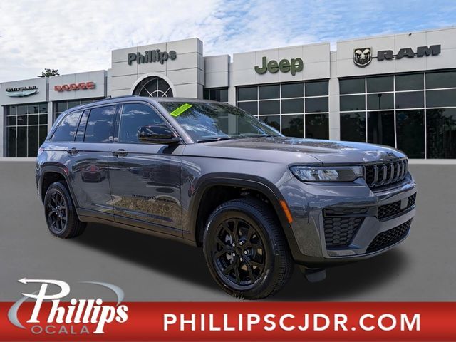 2026 Jeep Grand Cherokee Laredo Altitude