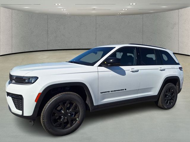 2026 Jeep Grand Cherokee Laredo Altitude