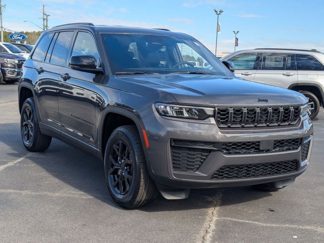 2026 Jeep Grand Cherokee Laredo Altitude