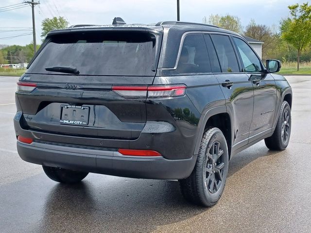 2026 Jeep Grand Cherokee Laredo Altitude