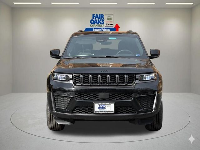 2026 Jeep Grand Cherokee Laredo Altitude