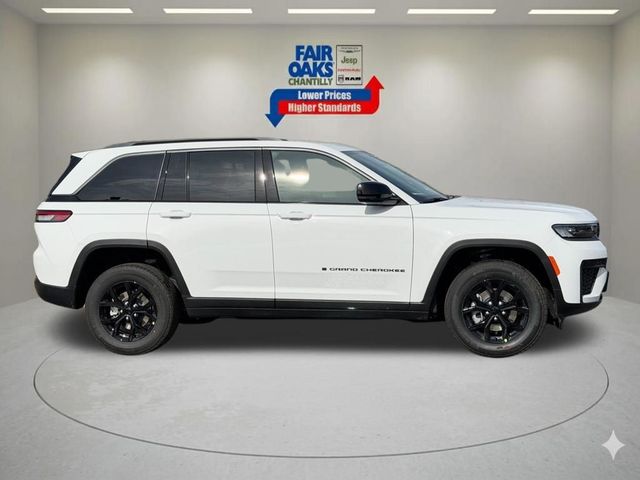 2026 Jeep Grand Cherokee Laredo Altitude