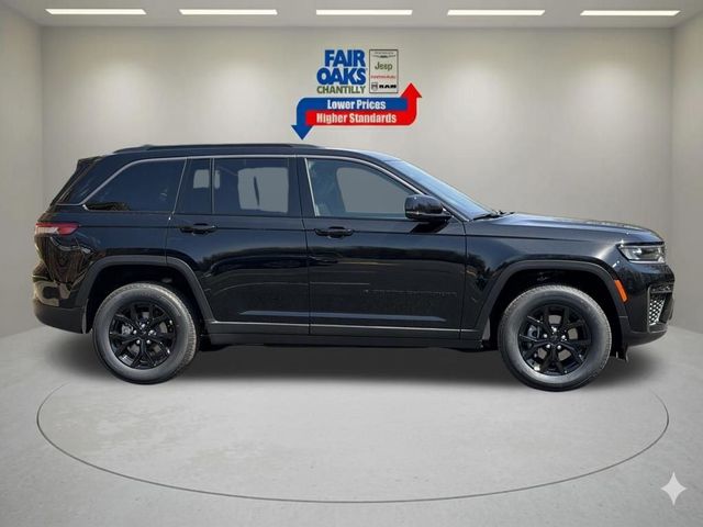 2026 Jeep Grand Cherokee Laredo Altitude