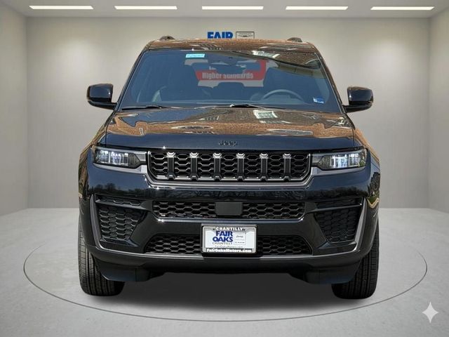 2026 Jeep Grand Cherokee Laredo Altitude