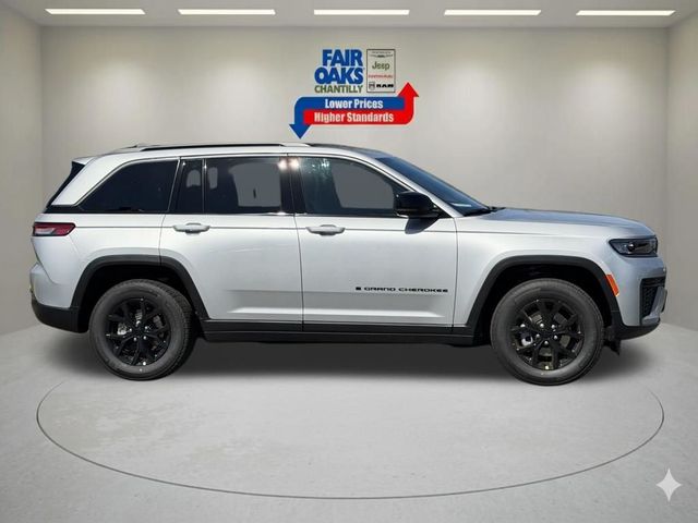 2026 Jeep Grand Cherokee Laredo Altitude