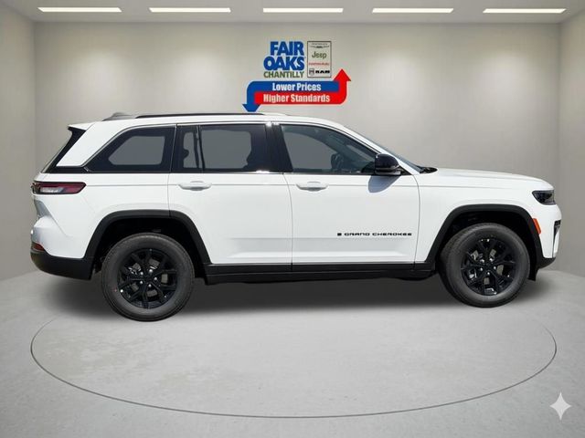 2026 Jeep Grand Cherokee Laredo Altitude