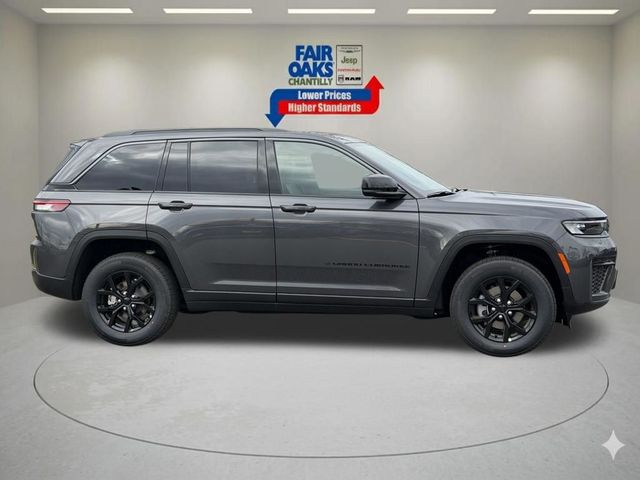 2026 Jeep Grand Cherokee Laredo Altitude