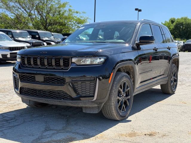 2026 Jeep Grand Cherokee Laredo Altitude