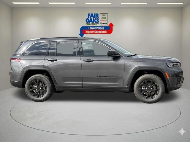 2026 Jeep Grand Cherokee Laredo Altitude