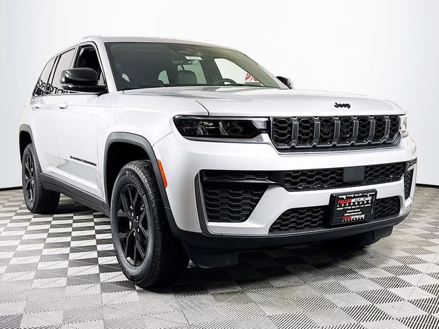 2026 Jeep Grand Cherokee Laredo Altitude