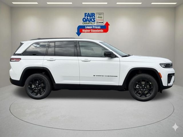 2026 Jeep Grand Cherokee Laredo Altitude