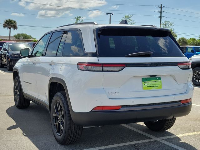 2026 Jeep Grand Cherokee Laredo Altitude