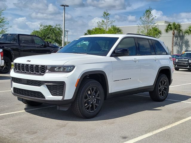 2026 Jeep Grand Cherokee Laredo Altitude