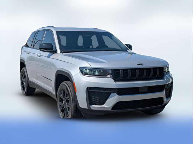 2026 Jeep Grand Cherokee Laredo Altitude